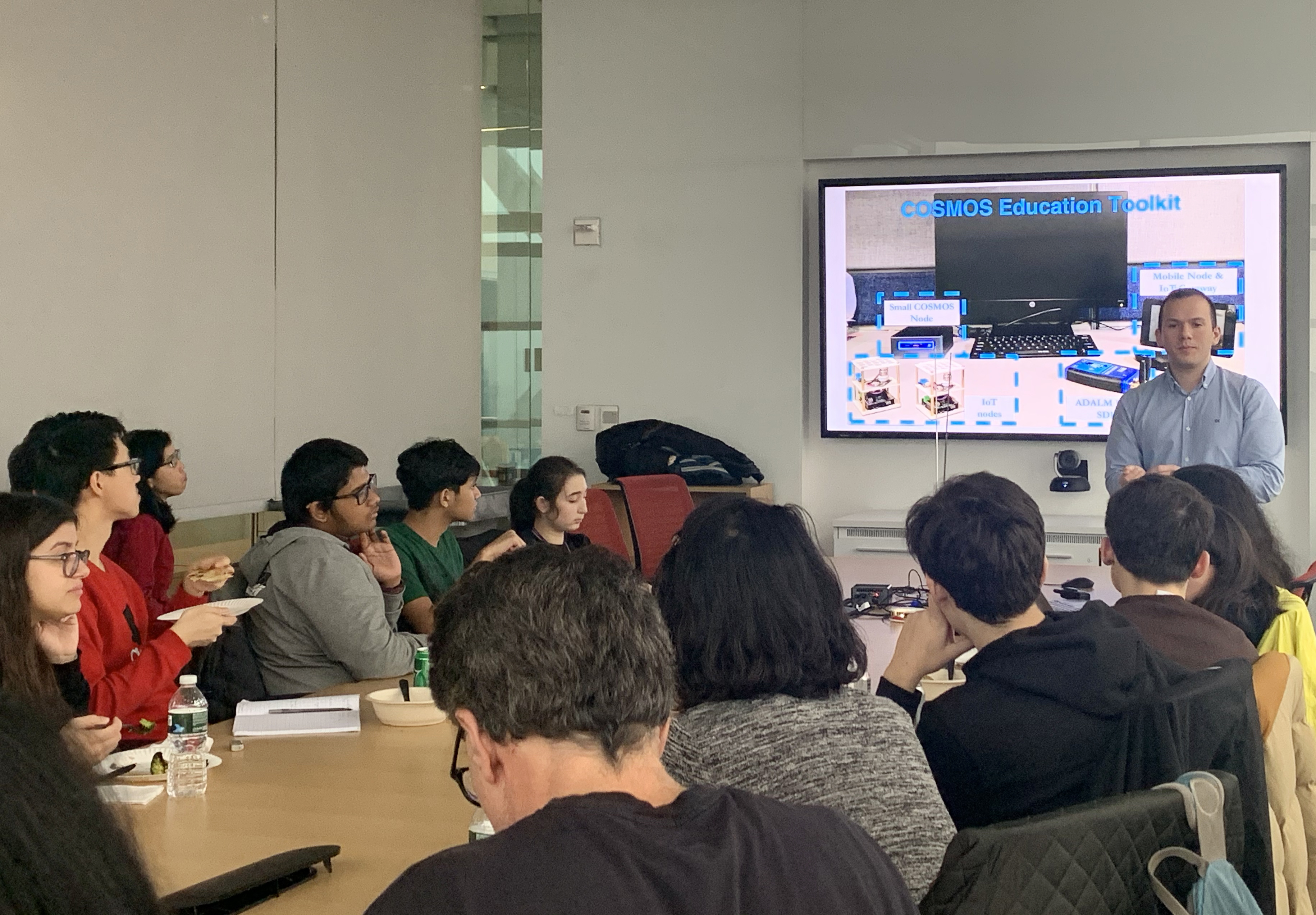 Read more about the article AT&T, NYU Tandon and Columbia Host 5G Showcase for New York City Teachers and Their Students